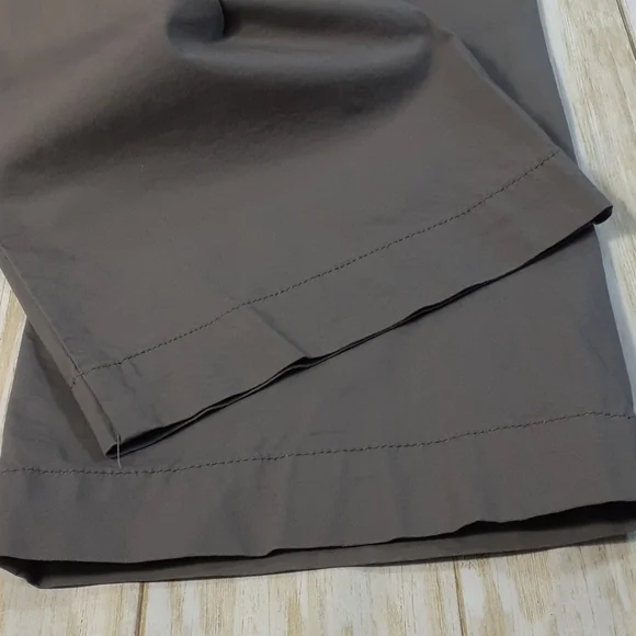 Old Navy On Classic Rise Gray Capris Pants Size 10 - Picture 15 of 16